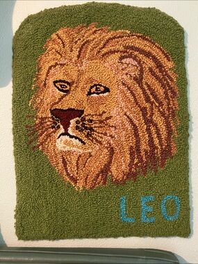 Leo Lion Hooked Rug Wall Hanging - Olive Green
